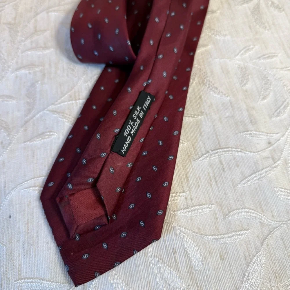 Austin Reed All Silk 1980’s Power Tie. Burgundy foulard pattern. Made in Italy‎